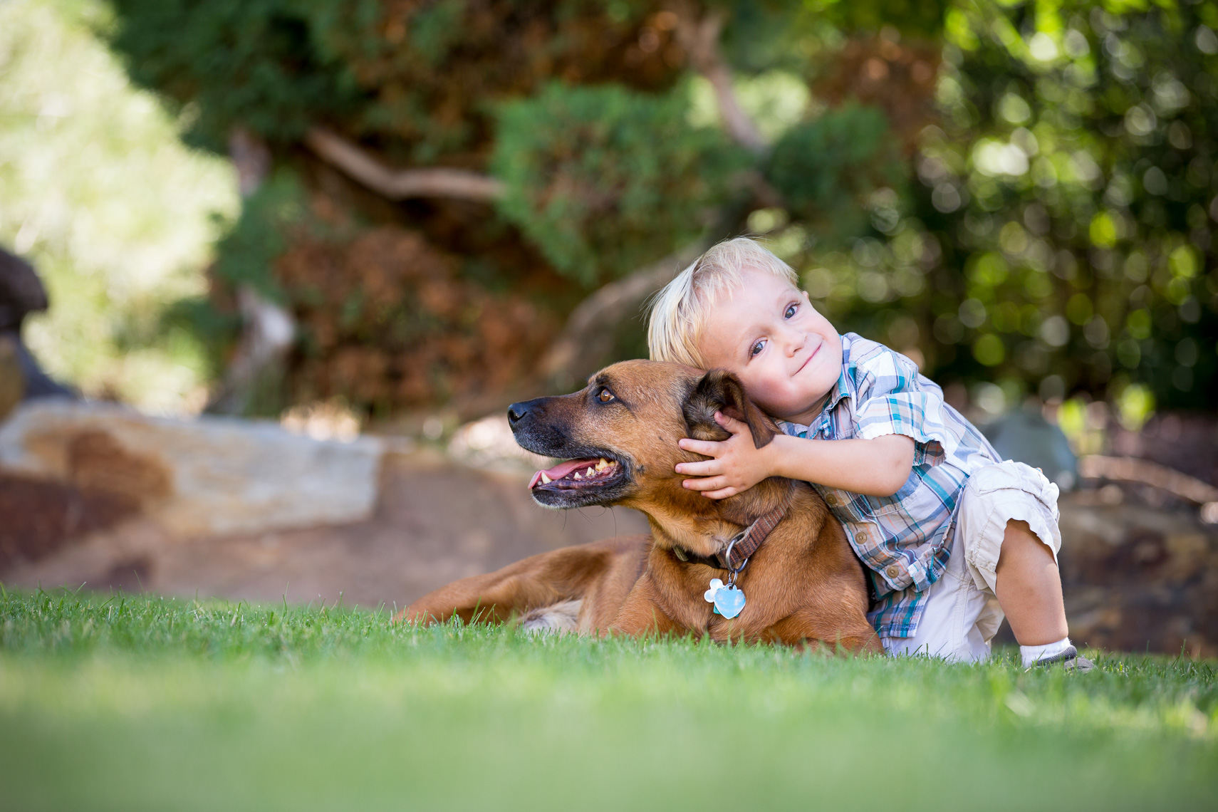 Kid with rare disease playing in the backyard with their dog. Photographed by healthcare advertising photographer Robert Houser